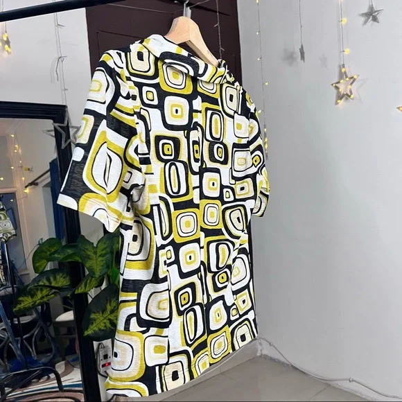 New- Designer top from Spain - Picture 3 of 5